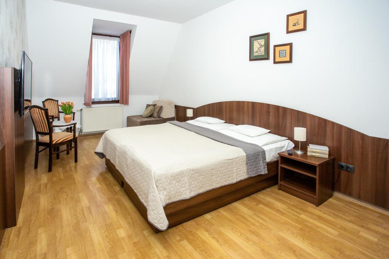 Tercia Hubertus Panzio Bed & Breakfast Sopron Exterior photo